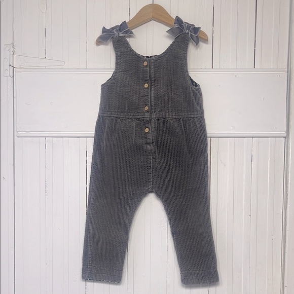ZARA EUC Girls Neutral Sad Beige Grey Corduroy Overalls - Picture 1 of 1
